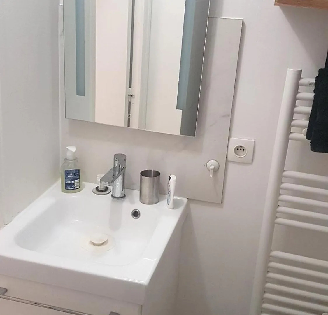 2 Pieces A Montmatre Apartment Paris